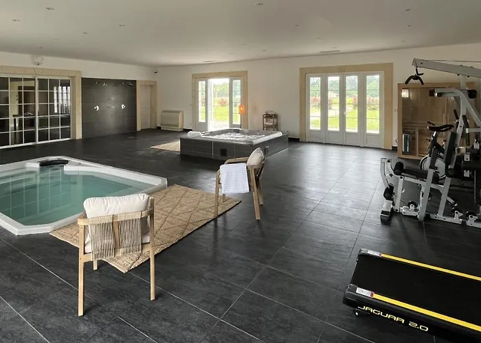 La Tour Borneo Du Chateau Saint-laurent *